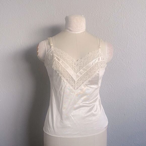 Vintage Vanity Fair Cream With lace camisole size M - Picture 1 of 5